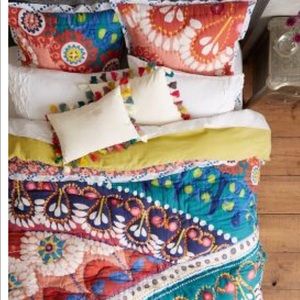 Anthropologie Tahla Quilt with 2 Shams